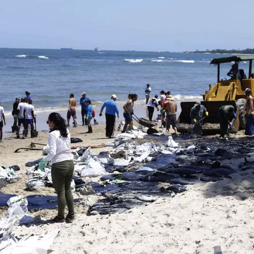 Cabo de São Agostinho/PE - 22.out.2019 - Prefeitura retira 150 toneladas de manchas de óleo das praias. Foto: Gilberto Crispim