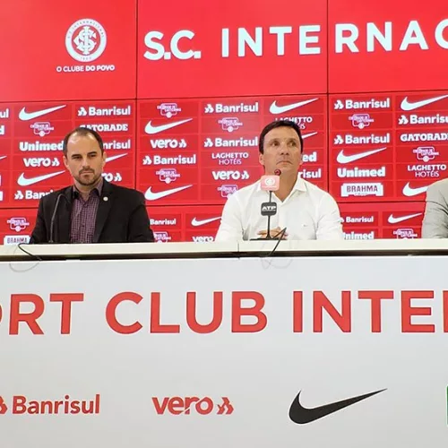 Adauri Silveira, diretor de futebol (E), Rodrigo Caetano, Zé Ricardo e Marcelo Medeiros (D). Foto: Divulgação/Internacional 