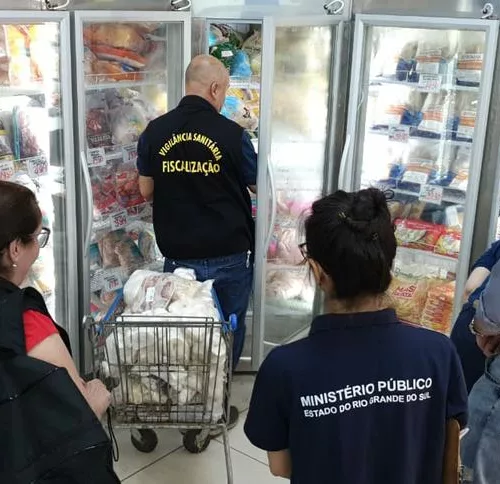 A operação da Força-Tarefa do Programa Segurança Alimentar autuou quatro supermercados em Uruguaiana. Foto: Divulgação/MPRS