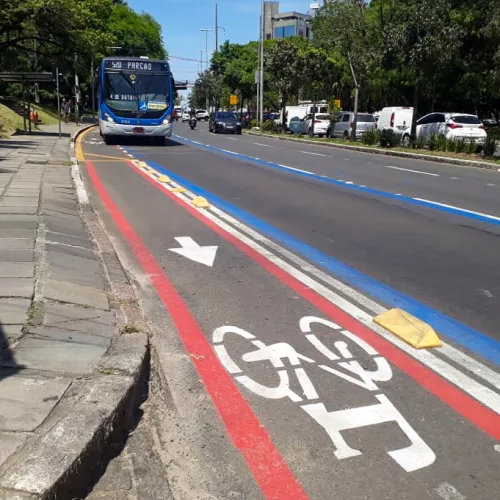 Porto Alegre, RS – 09.dez.2019 | Implantação da faixa exclusiva para ônibus na Goethe. | Foto: EPTC/PMPA