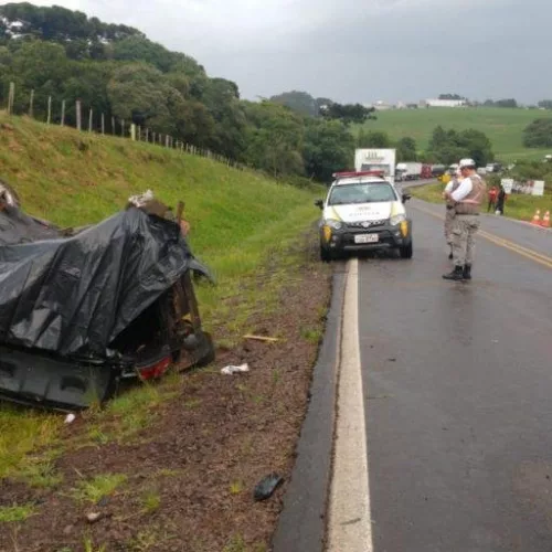 Vítima era passageira de um veículo que  invadiu a pista contrária e bateu contra outro carro. Foto: Divulgação/CRBM
