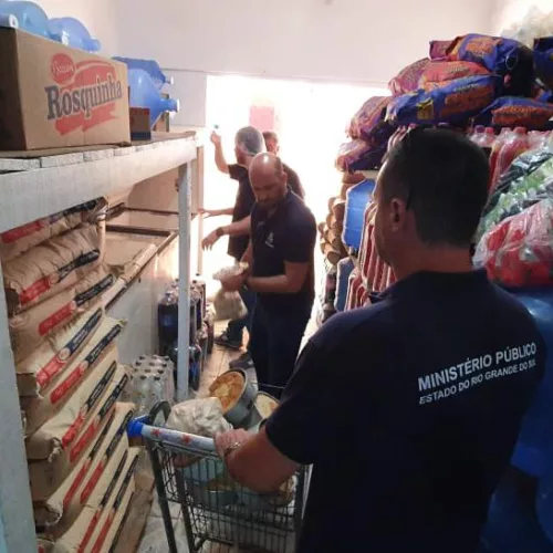 Agentes em ação pelo Programa Segurança Alimentar. Foto: Divulgação/MPRS