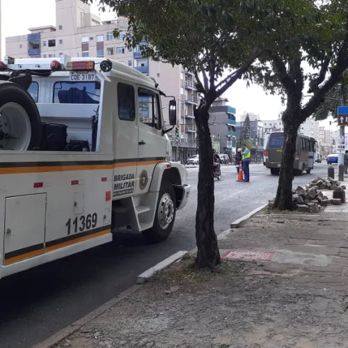 Acidente ocorreu na avenida João Pessoa, na esquina com a Jerônimo de Ornelas. Foto: EPTC / Divulgação