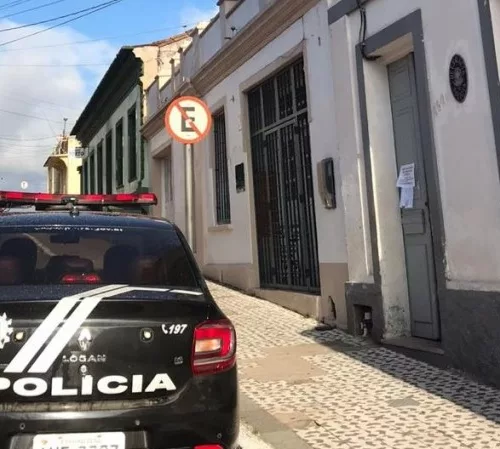 Polícia Civil cumpriu ordem judicial após paciente descumprir isolamento e circular pela cidade. Foto: Divulgação/Polícia Civil 