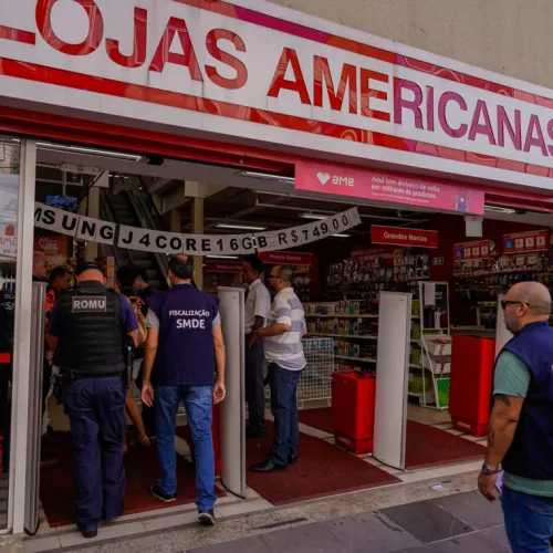 Duas lojas no Centro e uma no Shopping Total foram interditadas. Foto: Cesar Lopes/PMPA