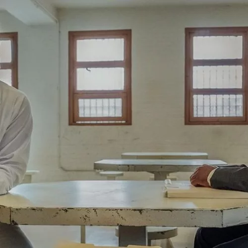 CineMaterna. Jamie Foxx e Michael B. Jordan em cena do filme "Luta por Justiça".