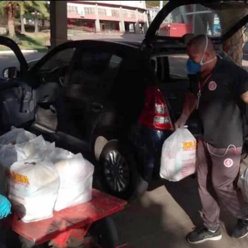 Os produtos são retirados por funcionários diretamente do porta-malas do carro. Foto: Divulgação/Internacional 