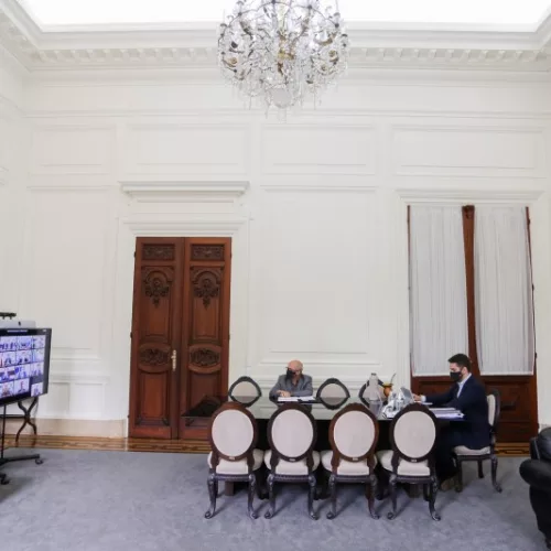 Do Palácio Piratini, por meio de videoconferência, governador Leite participou de reunião com o presidente Bolsonaro. Foto: Felipe Dalla Valle / Palácio Piratini