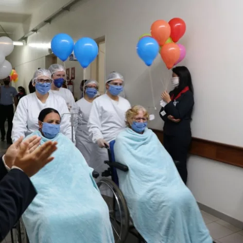 Maria Conceição Florão e Anair Gollo receberam alta do Hospital São Vicente em Passo Fundo. Foto: Scheila Zang/HSVP