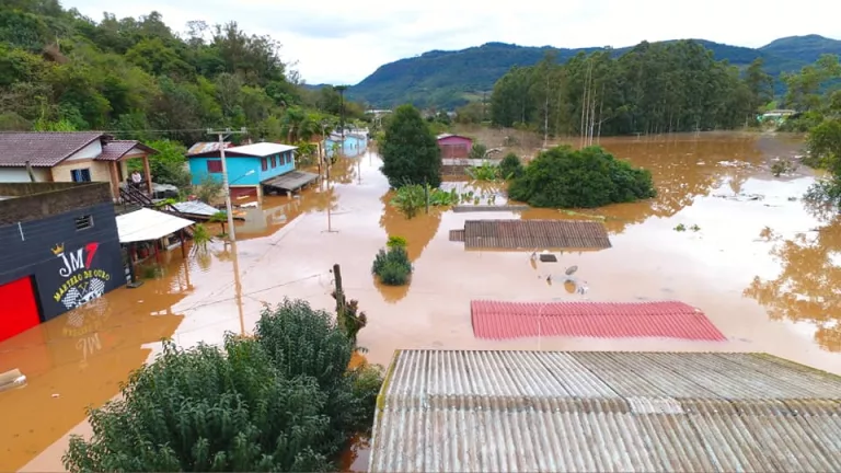 Encantado, 8.jul.2020 | Cheia do Taquari deixa casas submersas. Foto: Prefeitura de Encantado / Divulgação