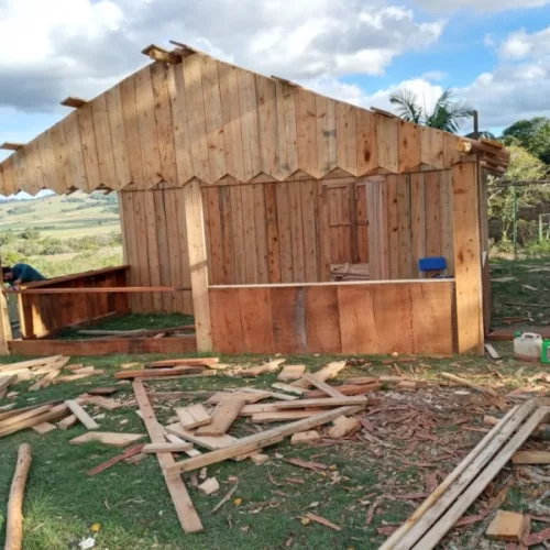 Casa em aldeia Mbya Guarani reduz deficit habitacional da comunidade. Foto: Santiago Franco/Cacique da Aldeia Mbya Guarani