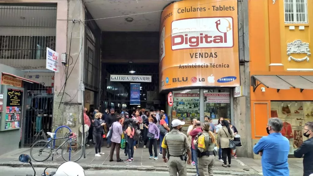 Galeria é evacuada por suspeita de bomba no Centro de Porto Alegre