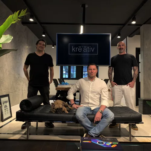 Tiago Russell (a esquerda), Andres Rajchenberg (ao centro) e Rafael Bohrer são sócios na Kreativ. Foto: Divulgação