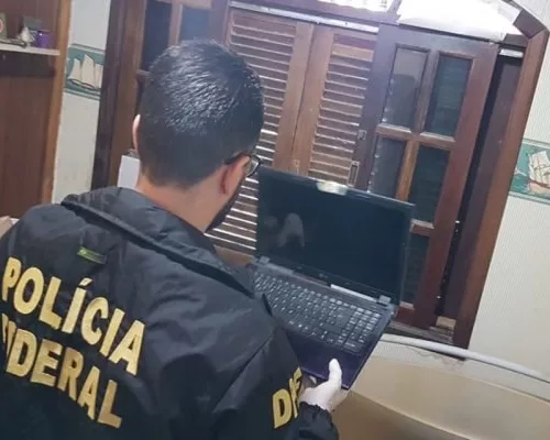 Agentes da Polícia Federal encontraram milhares de arquivos de pornografia infantil em um computador dele na casa paroquial em que morava. Foto: Divulgação/PF
