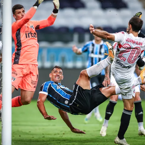 Momento do gol de Diego Souza para o Grêmio. Foto: Lucas Uebel/Grêmio