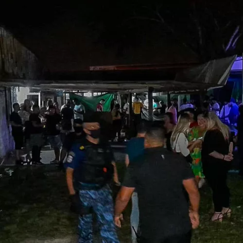Agentes deram fim a duas festas clandestinas, uma com 450 pessoas e a outra com 500. Foto: Divulgação/Guarda Municipal 