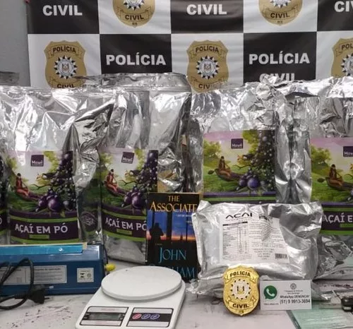 Cocaína preta dentro de pacotes de açaí em pó. Foto: Divulgação/Policia Civil 