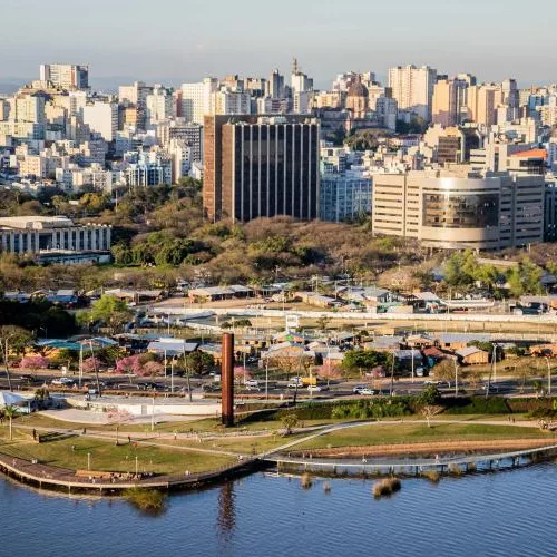 Vista aérea do Parque Harmonia, em Porto Alegre.
