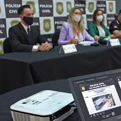 Coletiva sobre o caso das vidraças quebradas em Porto Alegre e região. Foto: DCS, Polícia Civil / Divulgação