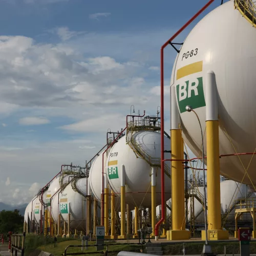 Esferas de armazenamento de GLP (Gás Liquefeito de Petróleo) da Refinaria Duque de Caxias, no Rio de Janeiro. Foto: André Motta de Souza / Agência Petrobras