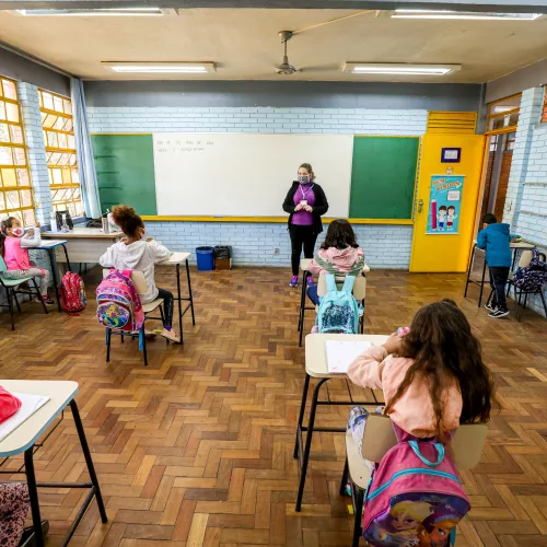 Porto Alegre - 11/05/2021: Alunos da rede pública de ensino em sala de aula. Foto: Giulian Serafim / PMPA
