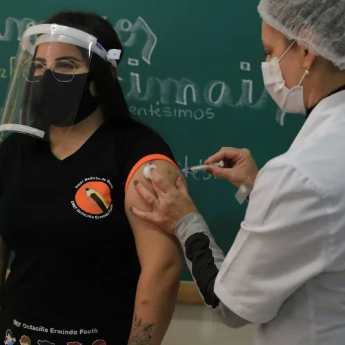 Campo Bom inicia imunização de professores contra Covid-19