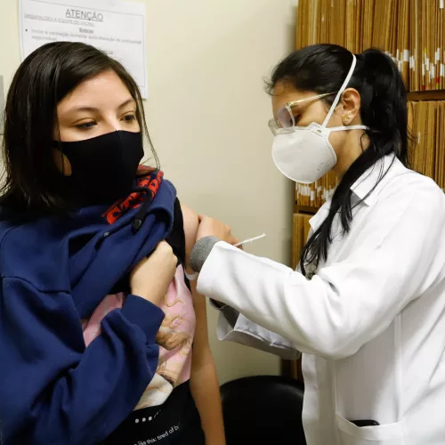 Para a Fiocruz, é necessário vacinar todos os públicos, incluindo crianças e adolescentes. Foto: Cristine Rochol/PMPA