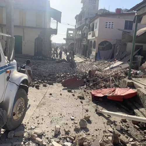 Imagem mostra a destruição causada pelo terremoto que atingiu o Haiti em 2021: Foto: reprodução/Twitter 