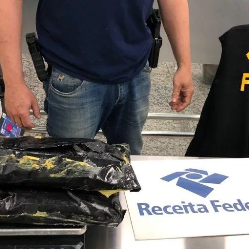 Foto: MDMA foi encontrado escondido na bagagem da mulher. Divulgação/ Polícia Federal 