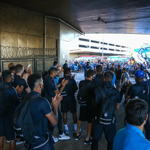 Jogadores do Grêmio agradeceram o apoio da torcida - Foto: Lucas Uebel/Grêmio FBPA