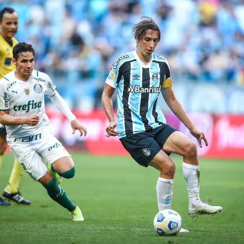 Jogo teve retorno do capitão Geromel. Mas não foi o suficiente para evitar os três gols do Palmeiras - Foto: Lucas Uebel/Grêmio FBPA