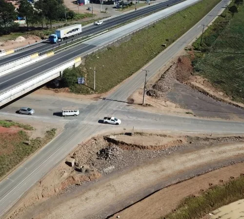 Viaduto está com o tráfego interrompido na parte inferior. Foto: DAER / Divulgação