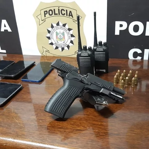 Arma apreendida durante a ação policial em Torres. Foto: Divulgação / Polícia Civil