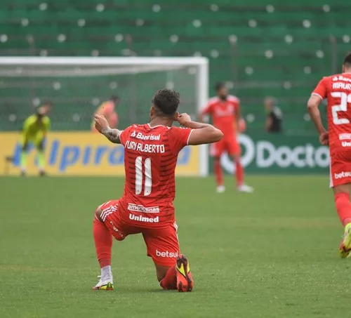 Yuri fez o gol e comemorou como "El Cacique" - Foto: Inter/Divulgação
