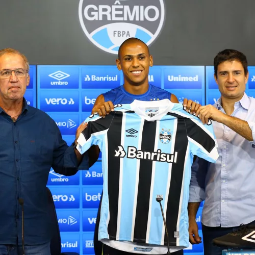 Bruno Alves assina contrato por empréstimo junto ao São Paulo até o final de 2023 - Foto: Lucas Uebel/Grêmio