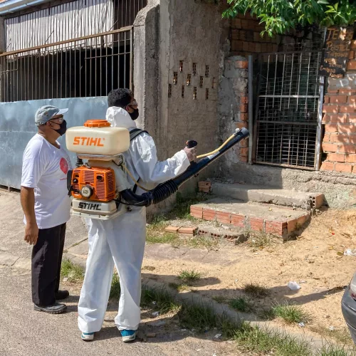 Porto Alegre, RS - 24/02/2022:  Operações com inseticida visam diminuir a população de mosquitos adultos, diminuindo o risco de transmissão do vírus. Foto : Patrícia Coelho / SMS PMPA