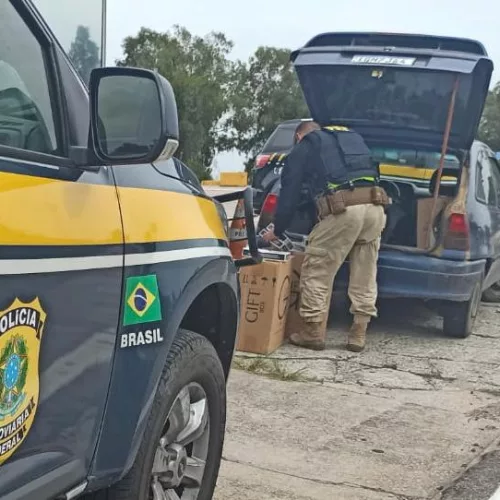 O carro e a carga foram apreendidos e ficarão à disposição da justiça. Foto: Divulgação/PRF