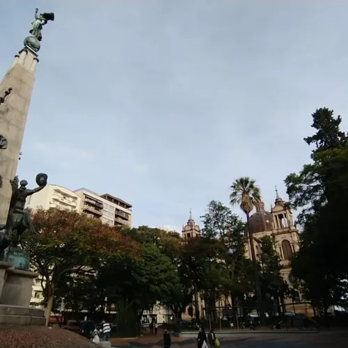 Imagem da Praça da Matriz, em Porto Alegre. Foto: Rosana Klafke/Agora RS