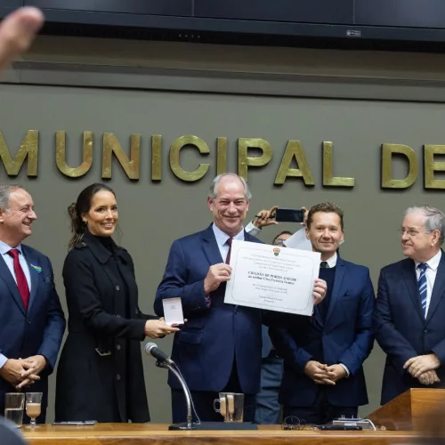 Ciro Gomes recebeu título de Cidadão de Porto Alegre. Foto: Gabriel Ribeiro/CMPA