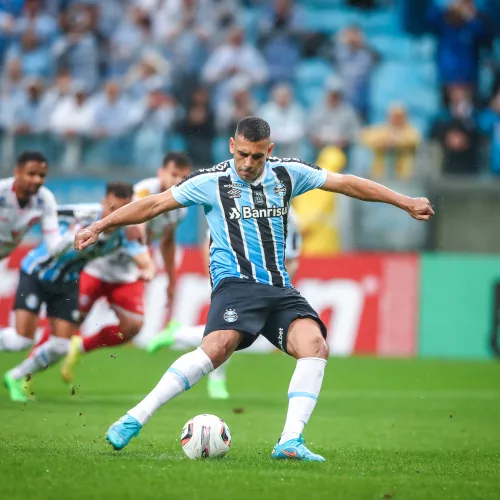 Diego Souza fez dois gols na partida. Foto: Lucas Uebel/Grêmio