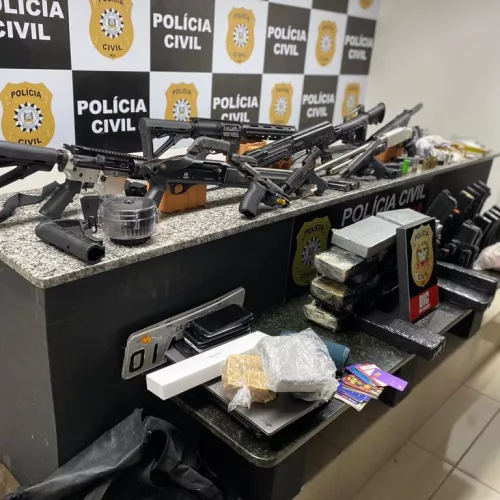 Armas e drogas foram apreendidas em Cachoeirinha. Foto: Polícia Civil / Divulgação