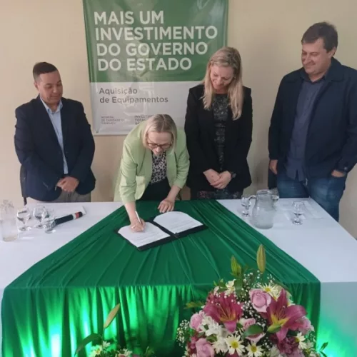 Secretária Arita Bergmann assinou o convênio com a instituição. Foto: Marília Bissigo / Ascom SES