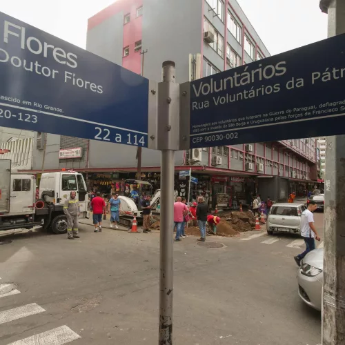 Porto Alegre, RS | 02/03/2023 | Obras na Dr. Flores com a Voluntários da Pátria, em obra na região do Quadrilátero Central. Foto: Luciano Lanes / PMPA
