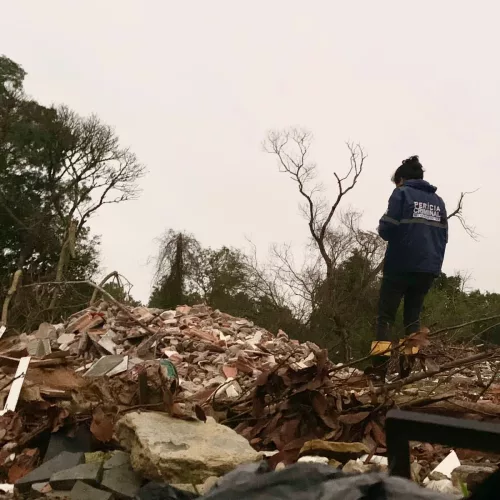Empresa é suspeita de descarte irregular de resíduos de cemitérios em Viamão. Crédito: Polícia Civil / Divulgação