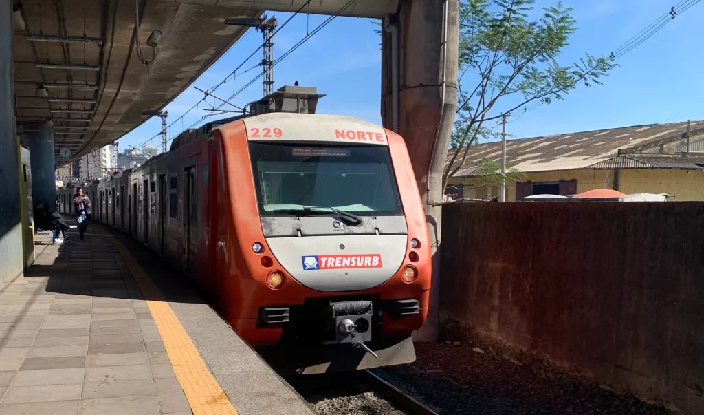 Composição da série 200 na estação Rodoviária de Porto Alegre.
