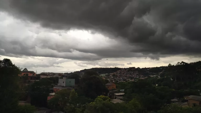 Nuvens carregadas em Porto Alegre. Foto: Rosana Klafke/Agora RS
