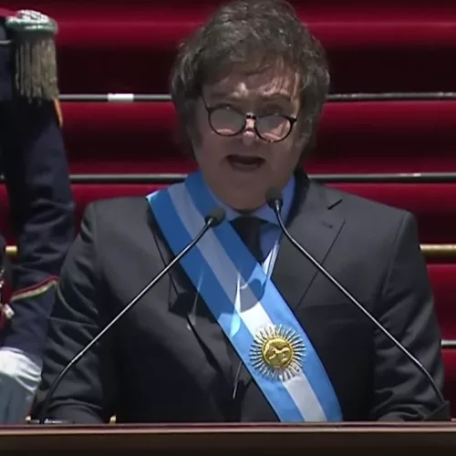 Javier Milei pretende reerguer a Argentina com cortes no setor público - Imagem: Televisión Pública/Reprodução