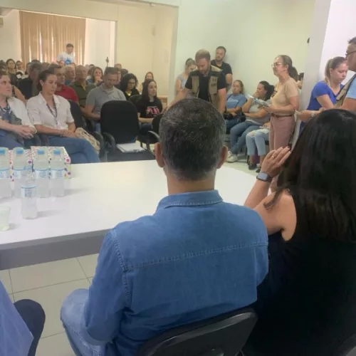 Diante do auditório, a equipe da SES apresentou um panorama da dengue no Estado - Foto: Divulgação SES